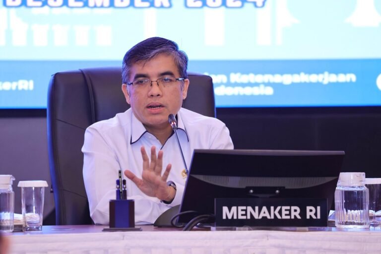 menteri-ketenagakerjaan-yassierli-saat-hadir-di-acara-penand-w3el-scaled