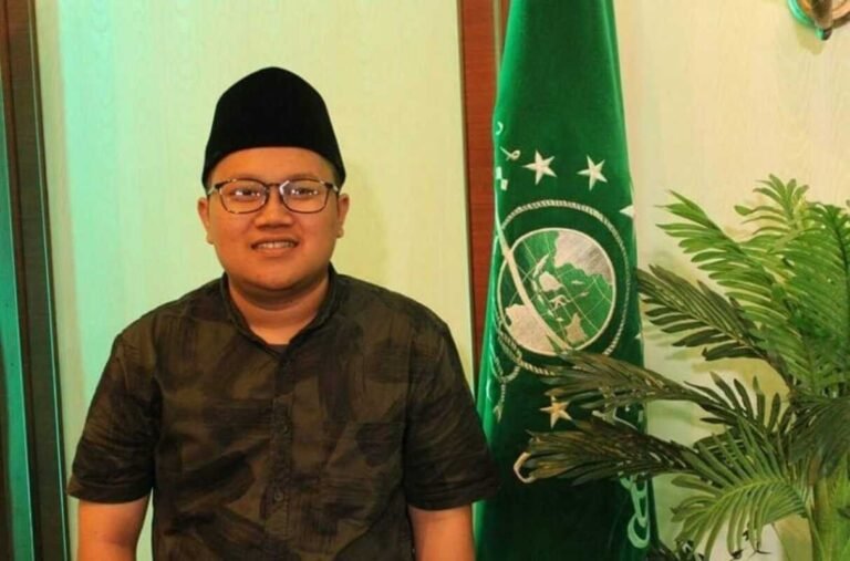pimpinan-yayasan-multi-kreasi-berdikari-mkb-rikal-dikri-foto-mlvt